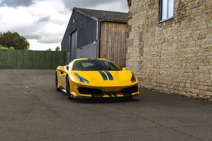 Ferrari in Ardilla Amarillo — 488 Pista (carpaints.co)