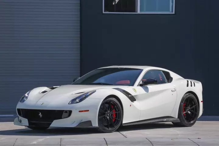 Ferrari in Bianco Avus — F12 TDF (carpaints.co)