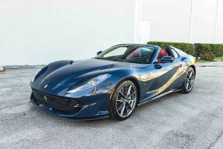 Ferrari in Blu Ahrabian — 812 GTS (carpaints.co)