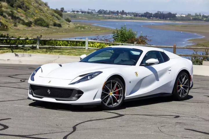 Ferrari in Bianco Cervino — 812 GTS (carpaints.co)