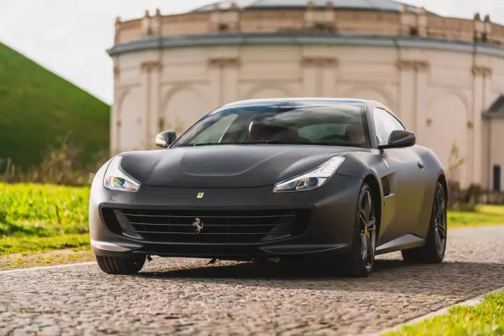 Ferrari in Grigio Silverstone Opaco — GTC4Lusso (carpaints.co)