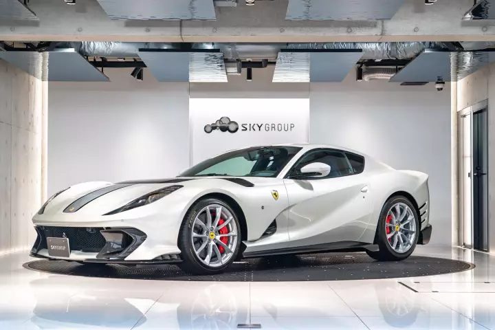 Ferrari in Bianco Italia — 812 Competizione (carpaints.co)