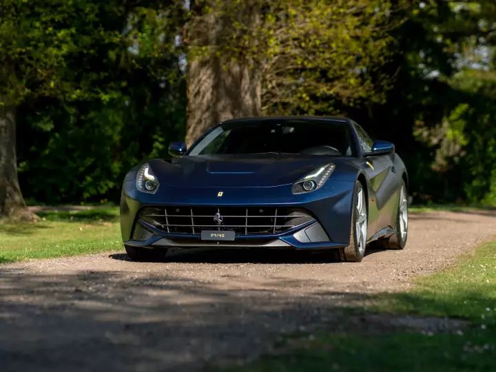Ferrari in Blu Tour de France Opaco — F12 Berlinetta (carpaints.co)