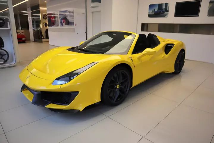 Ferrari in Giallo Fly Caldo — 488 Pista Spider (carpaints.co)