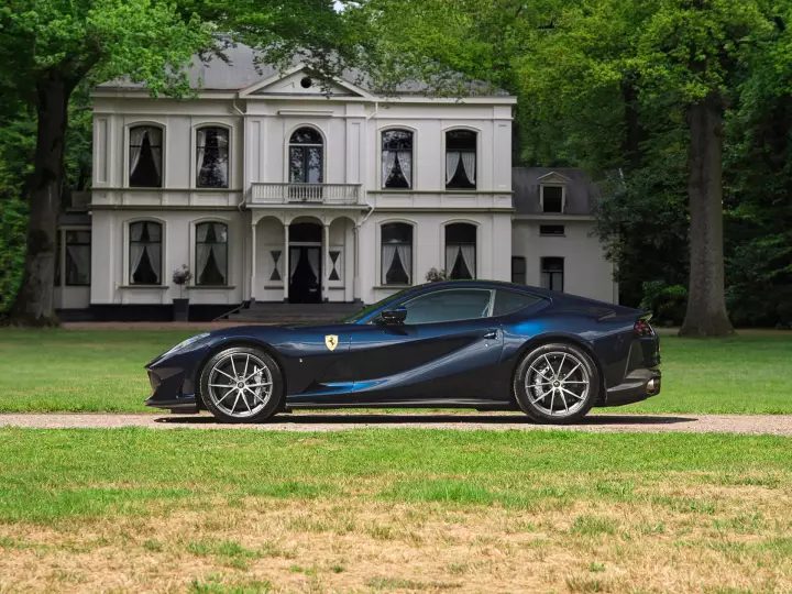 Ferrari in Blu Micalizzato — 812 Superfast (carpaints.co)