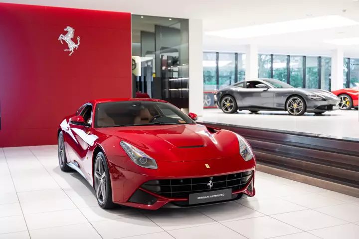 Ferrari in Rosso Maranello — F12 Berlinetta (carpaints.co)