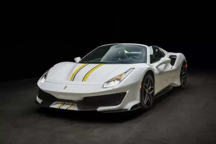 Ferrari in Bianco King — 488 Pista Spider (carpaints.co)