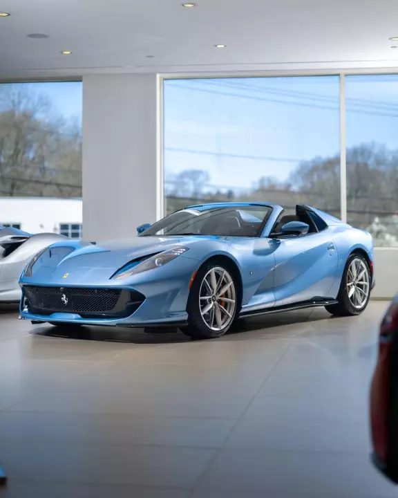 Ferrari in Avio Metallic — 812 GTS (carpaints.co)
