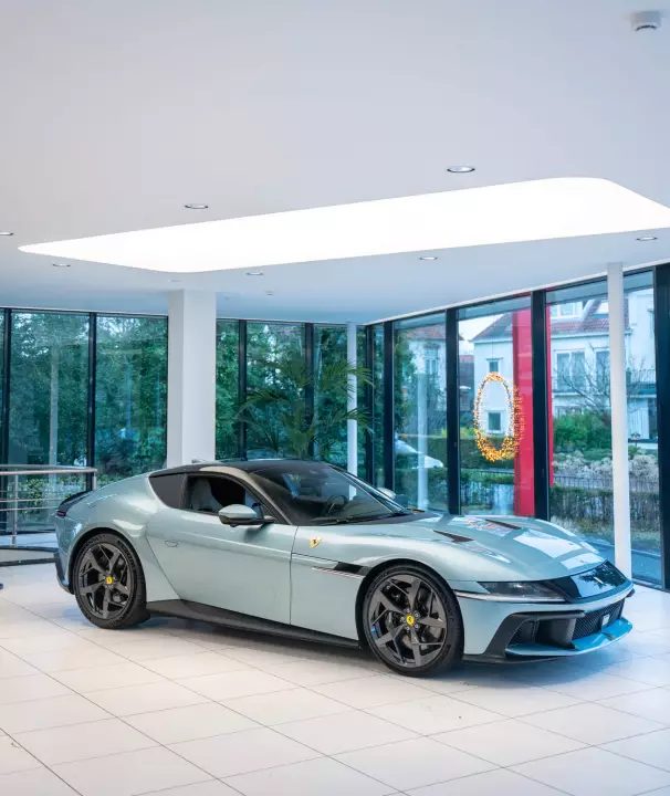 Ferrari in Celeste Trevi — 12Cilindri (carpaints.co)