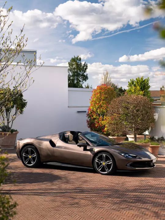Ferrari in Bronzo Cauley — 296 GTS (carpaints.co)