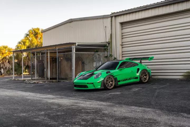 Ferrari in Signal Green — Porsche 911 GT3 RS (992.1) painted in Signal Green (carpaints.co)