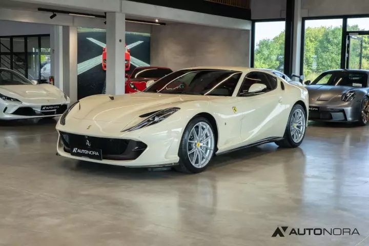 Ferrari in Bianco Avorio — 812 Superfast (carpaints.co)
