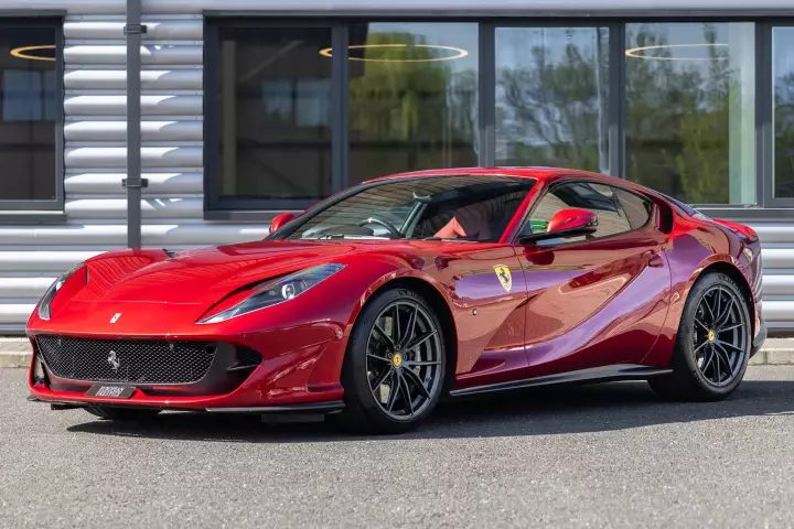 Ferrari in Rosso Coburn — 812 Superfast (carpaints.co)