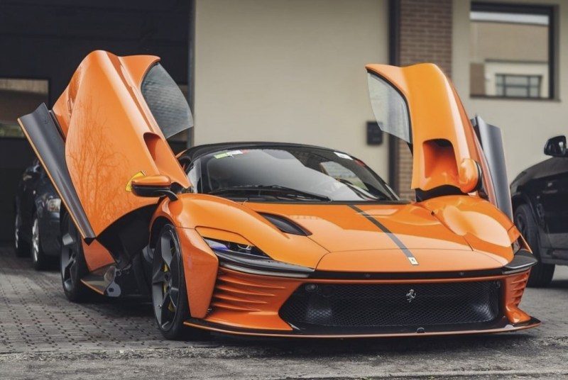Ferrari in Arancio Kako (Ferrari Colors blog)