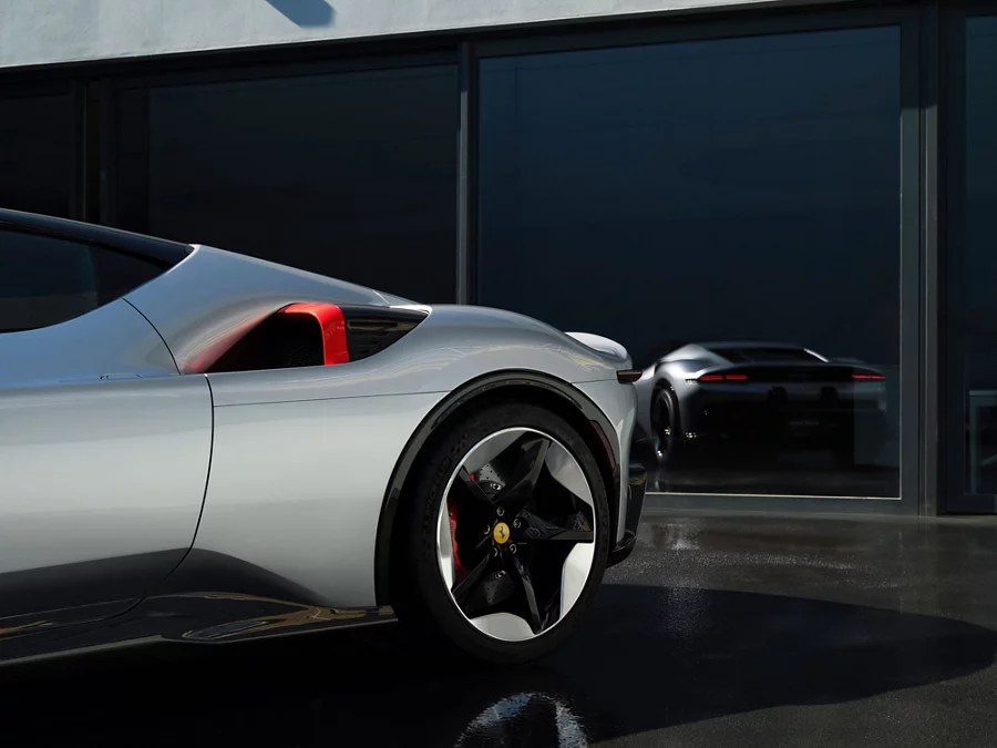 Ferrari in Argento Veloce — Ferrari CZ26 (ferrari.com)