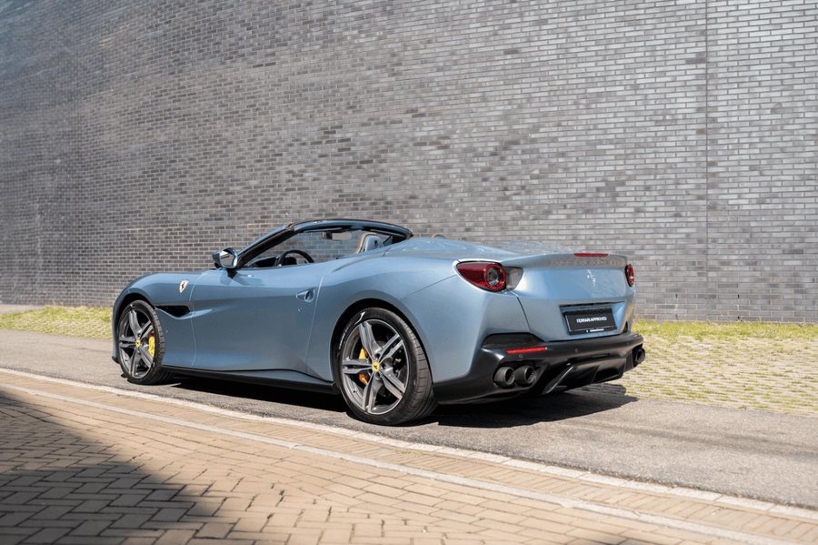 Ferrari in Azzurro Metallizzato — Portofino (ROSSOautomobili)