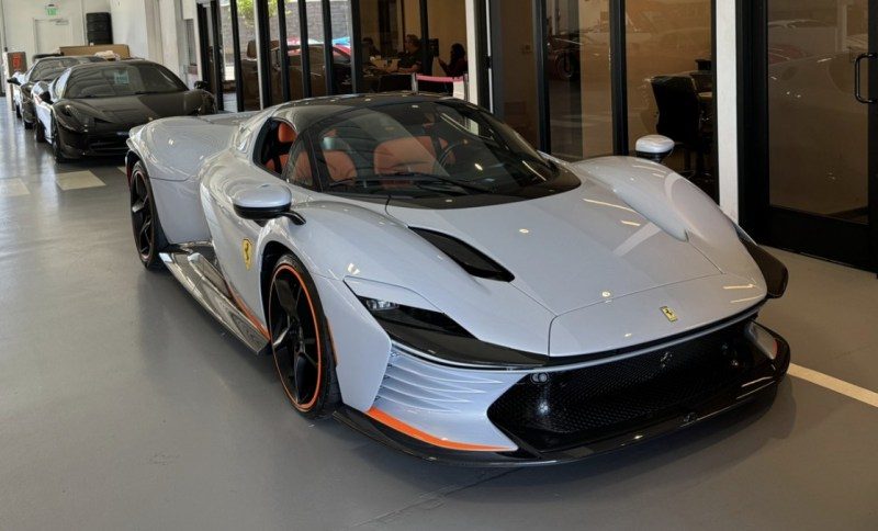 Ferrari in Bianco Artico (Ferrari Colors blog)