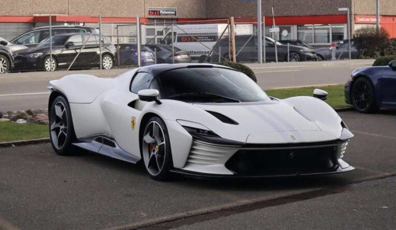 Ferrari in Bianco Cervino (Ferrari Colors blog)