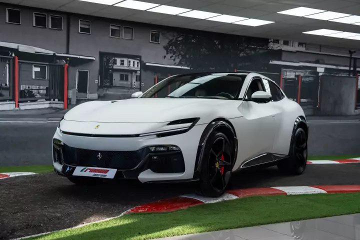 Ferrari in Bianco Fuji Opaco — Purosangue (carpaints.co)