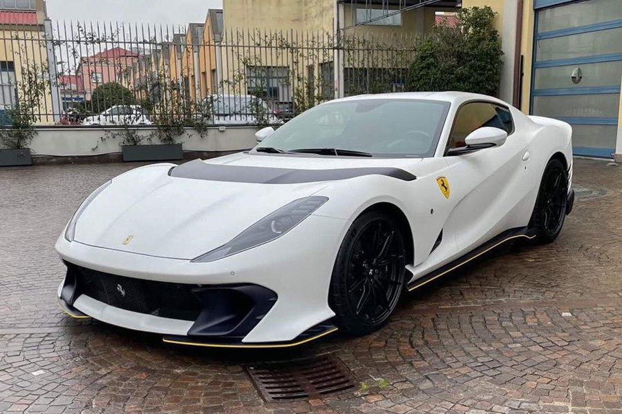 Ferrari in Bianco Mica Opaco — 812 Competizione (ROSSOautomobili)