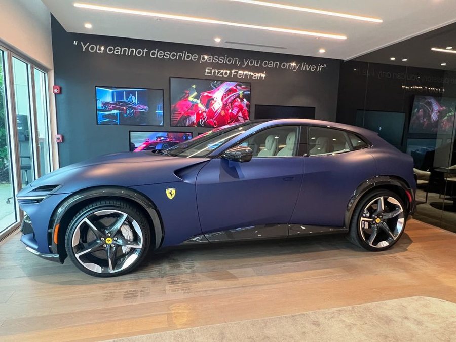 Ferrari in Blu Caracalla Opaco — Purosangue (ROSSOautomobili)