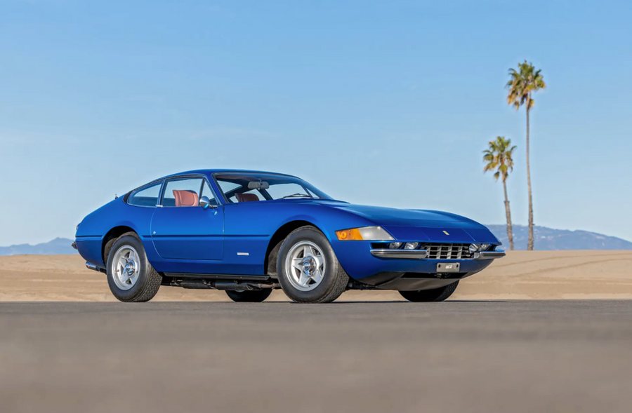 Ferrari in Blu Dino — 365 GTB/4 (ROSSOautomobili)