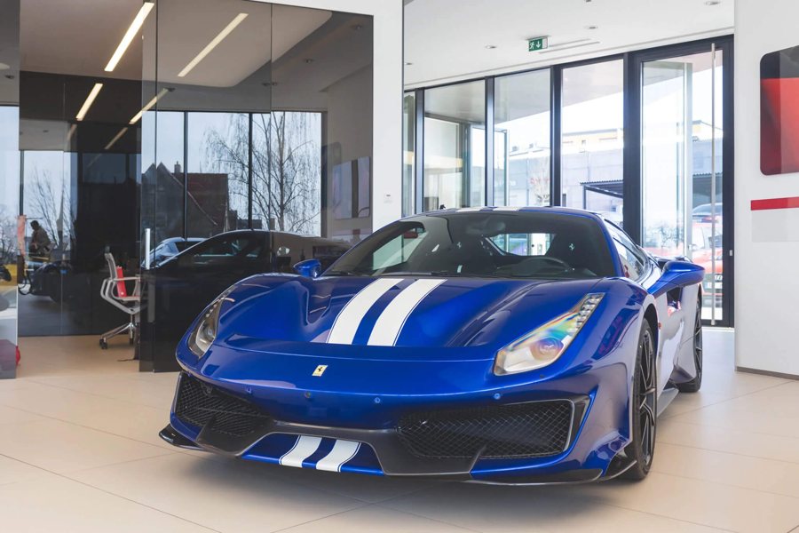 Ferrari in Blu Elettrico — 488 Pista (ROSSOautomobili)