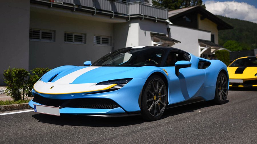 Ferrari in Blu Flugplatz Opaco — SF90 Stradale (ROSSOautomobili)
