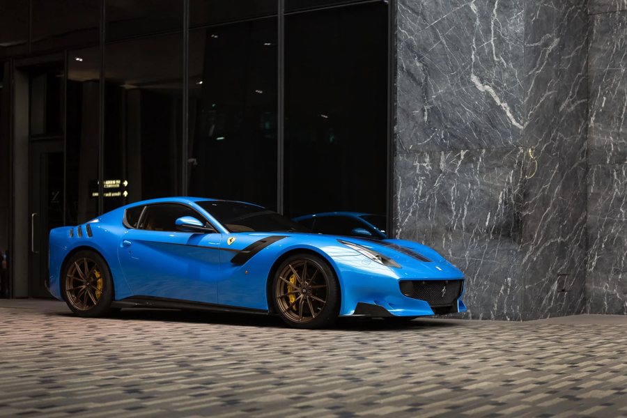 Ferrari in Blu Flugplatz — F12tdf (ROSSOautomobili)