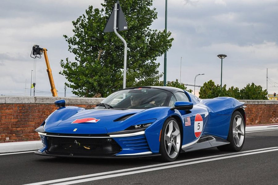Ferrari in Blu Laguna — Daytona SP3 (ROSSOautomobili)