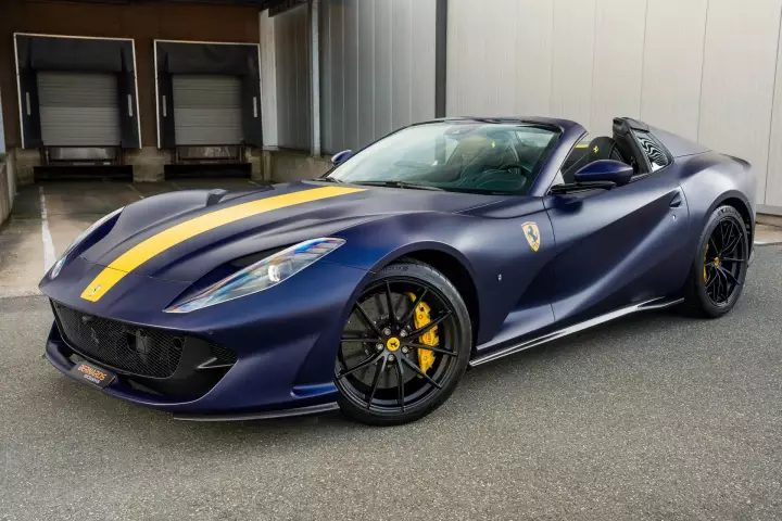 Ferrari in Blu Le Mans Opaco — 812 GTS (carpaints.co)