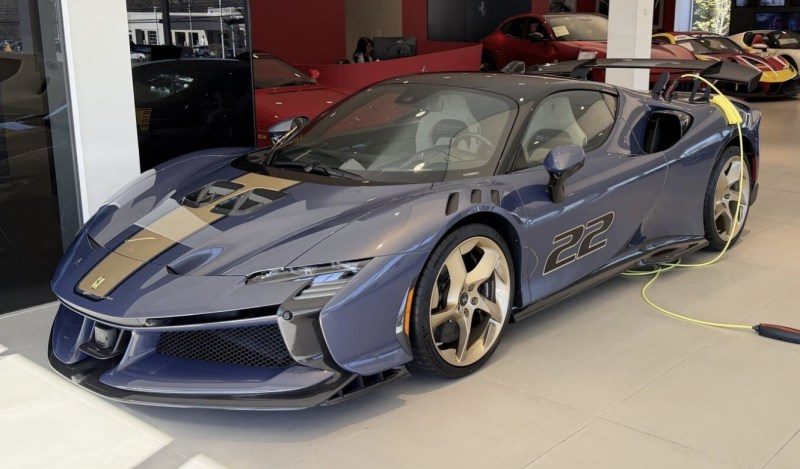 Ferrari in Blu Minerale (Ferrari Colors blog)