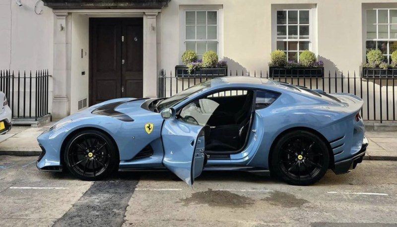 Ferrari in Blu Pazzesco (Ferrari Colors blog)