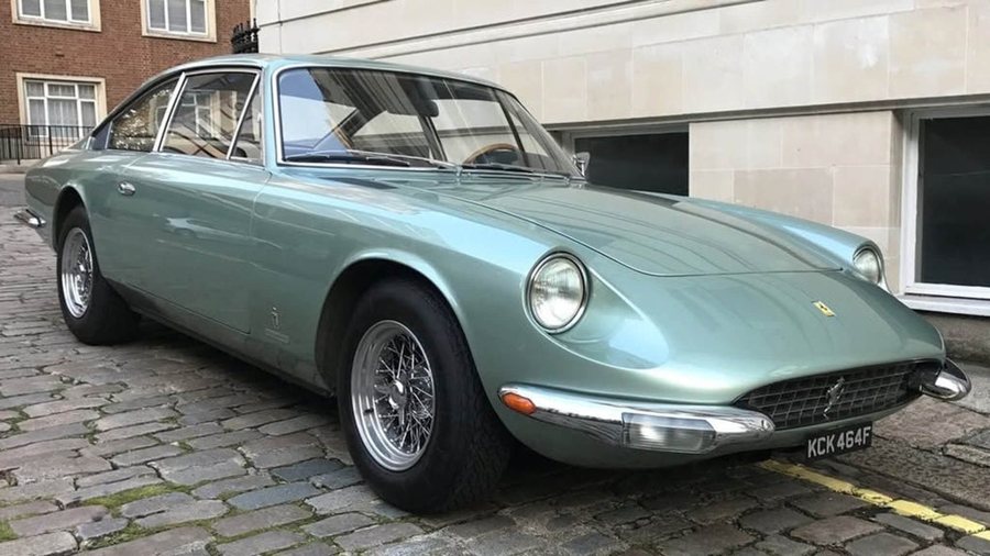Ferrari in Celeste Gainsborough — 365 GT 2+2 (ROSSOautomobili)