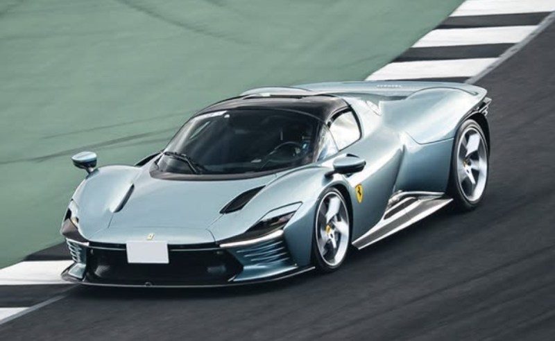 Ferrari in Celeste Trevi (Ferrari Colors blog)