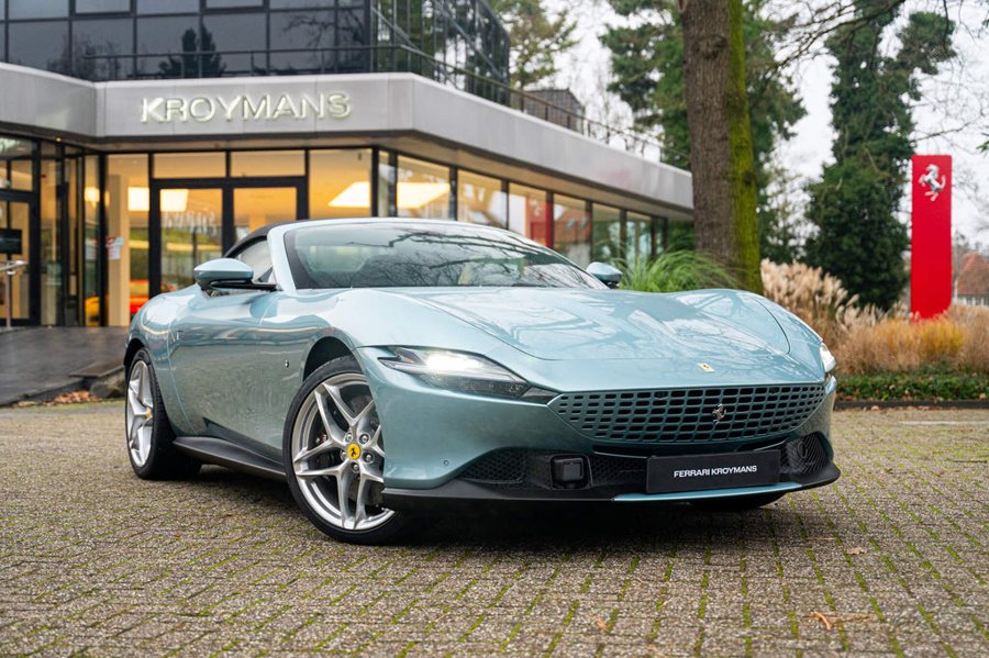 Ferrari in Celeste Trevi — Roma Spider (ROSSOautomobili)
