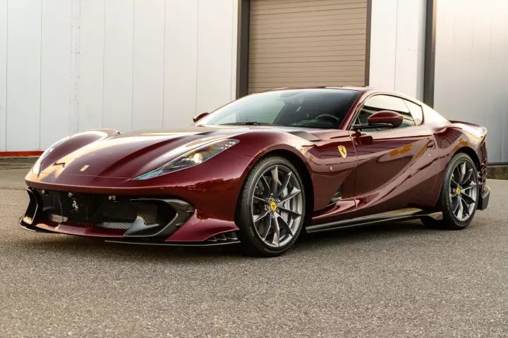 Ferrari in Rubino Micalizzato — 812 Competizione (carpaints.co)