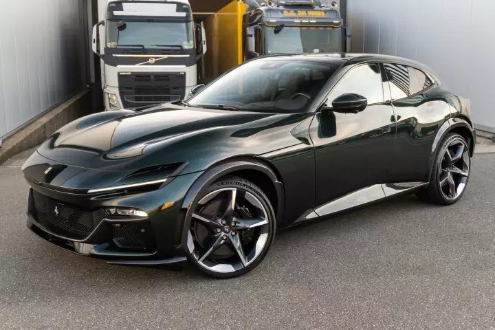 Ferrari in Verde British Racing — Purosangue (carpaints.co)