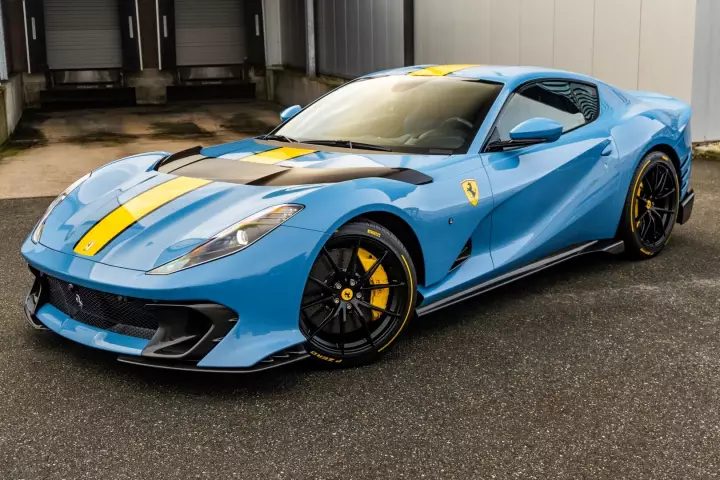 Ferrari in Azzurro Le Castellet — 812 Competizione (carpaints.co)