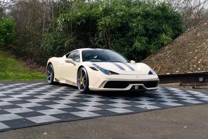 Ferrari in Bianco Avorio — 458 Speciale (carpaints.co)