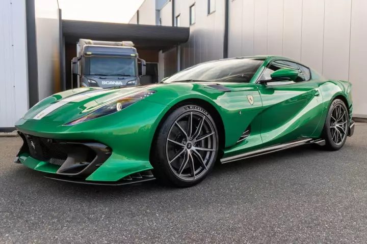 Ferrari in Green Jewel — 812 Competizione (carpaints.co)