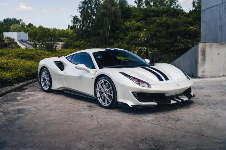 Ferrari in Bianco Italia — 488 Pista (carpaints.co)
