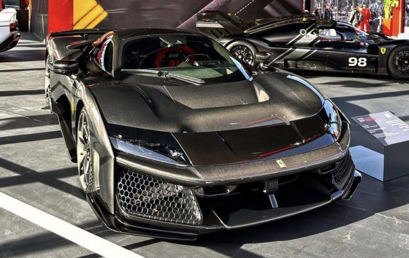Ferrari in Exposed Carbon Fiber (Ferrari Colors blog)