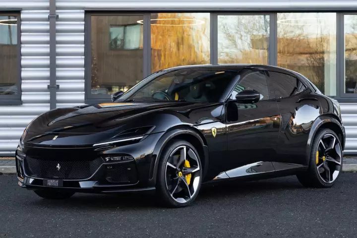 Ferrari in Nero Daytona — Purosangue (carpaints.co)