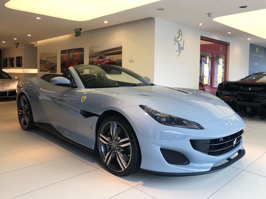 Ferrari in Grigio Chiaro Hiroaki — Portofino (ROSSOautomobili)