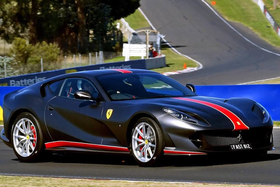 Ferrari in Grigio Dadi Opaco — 812 Superfast (ROSSOautomobili)