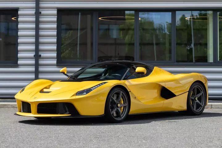 Ferrari in Giallo Triplo Strato — LaFerrari (carpaints.co)