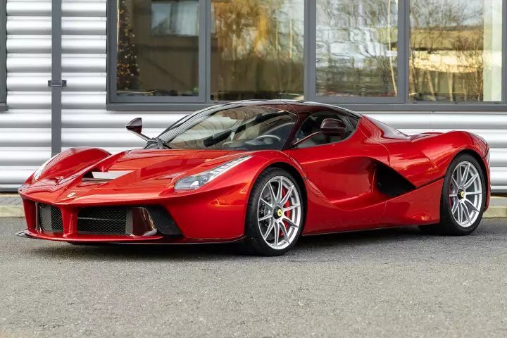 Ferrari in Rosso Fuoco — LaFerrari (carpaints.co)