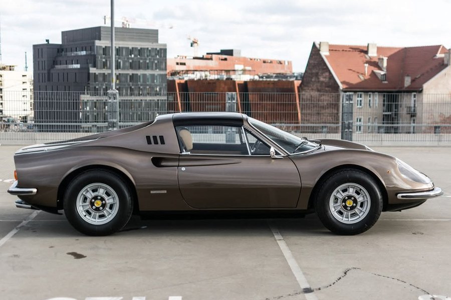 Ferrari in Marrone Dino Metallizzato — Dino 246 GTS (ROSSOautomobili)