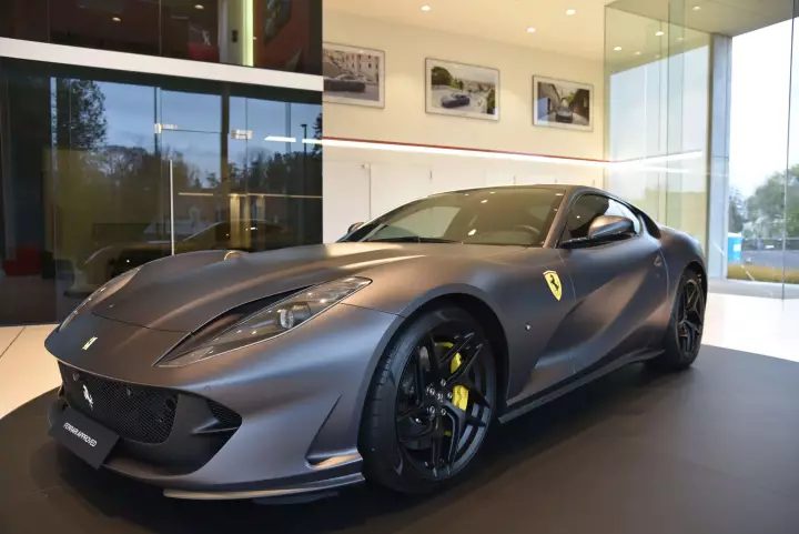Ferrari in Grigio Pascuale — 812 Superfast (carpaints.co)